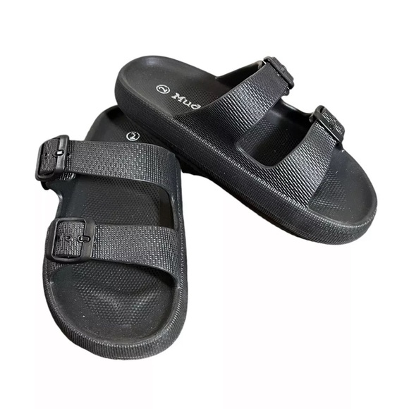 Mudd Girls Black Slip On Sandles Size 2 Open Round Toe Plain Basic Summer Beach - Picture 1 of 6